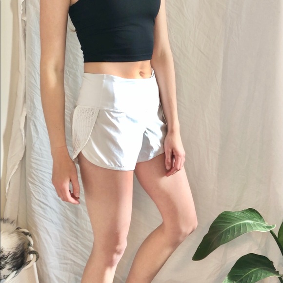 SOLD ❤️Lululemon Athletica Crocheted Running Short - Picture 3 of 7